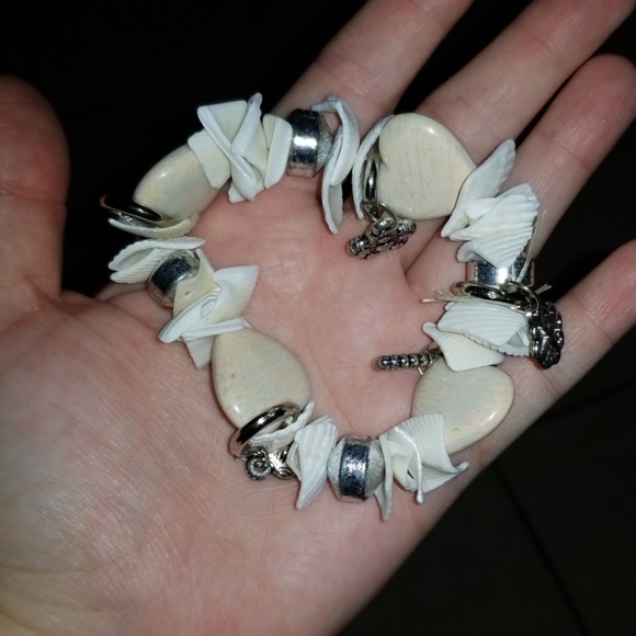 Shell bracelet - Picture 2 of 3